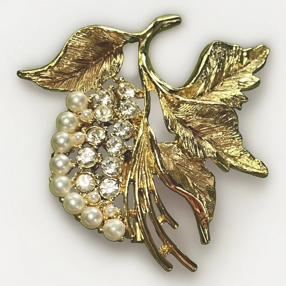 Vintage Gerry's Grapes & Leaves Brooch 1960s Rhinestone Goldtone Pin
